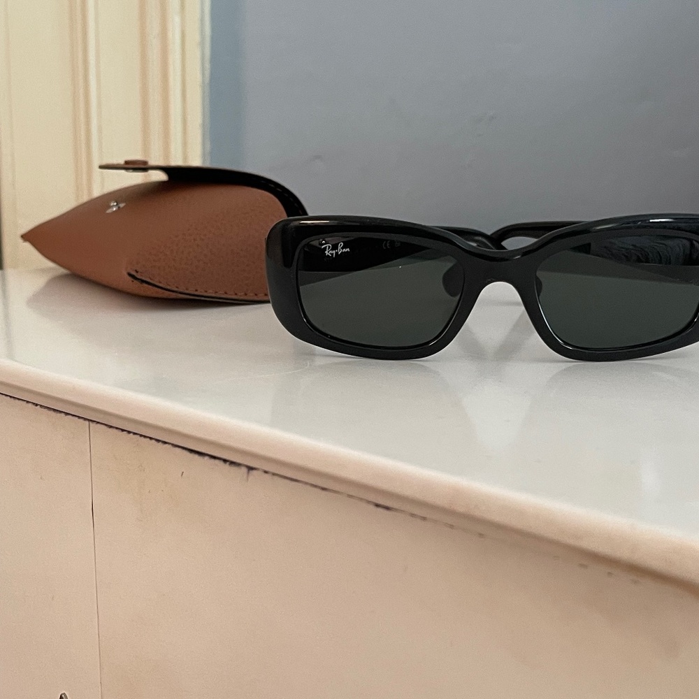 Womens Ray Ban black sunglasses